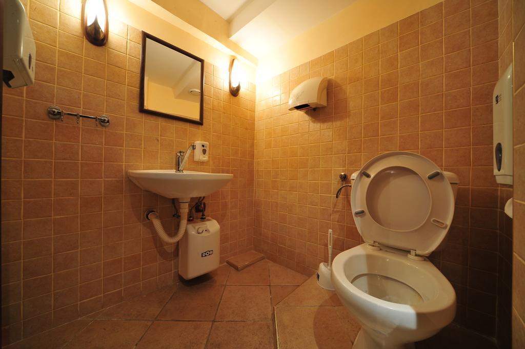 Hostel Bed N Beer Beograd Ngoại thất bức ảnh