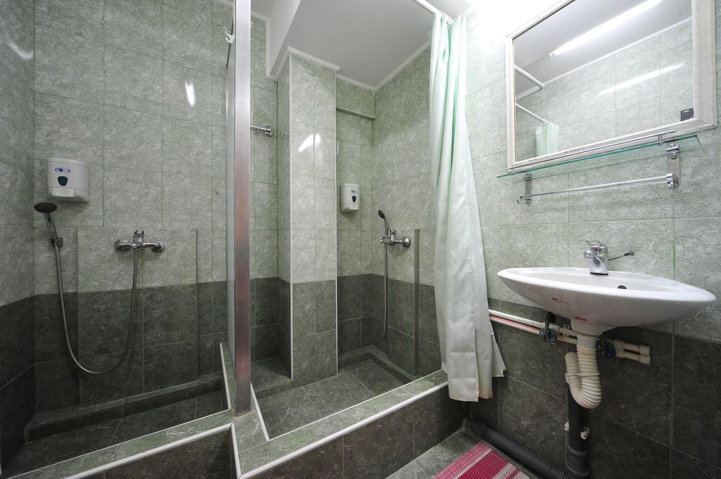 Hostel Bed N Beer Beograd Ngoại thất bức ảnh