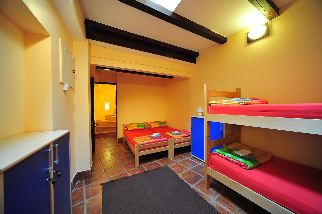 Hostel Bed N Beer Beograd Phòng bức ảnh